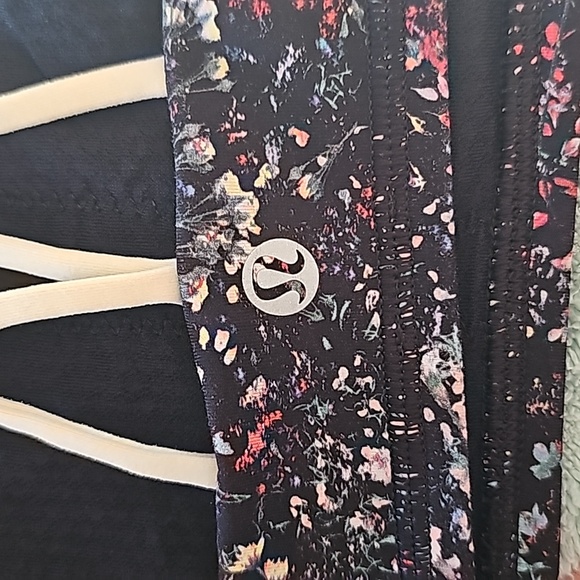 STUNNING LULULEMON FREE TO BE SPORTS BRA - Picture 4 of 9